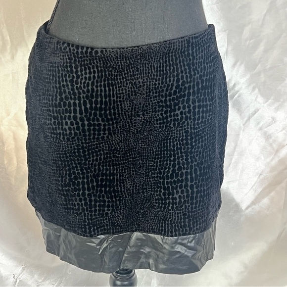 Bar III Dresses & Skirts - 🖤Bar III Black Textured Faux Leather Mini Skirt Large